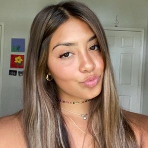 Meet your Posher, Mia